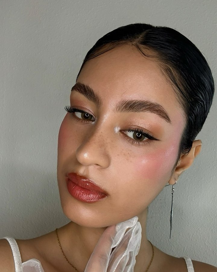 Instagram post by @reshahahahahaha for Dimple Color. Caption reads: [...] Brown from @dimple.color 
.
.
.
#dimplecolor....