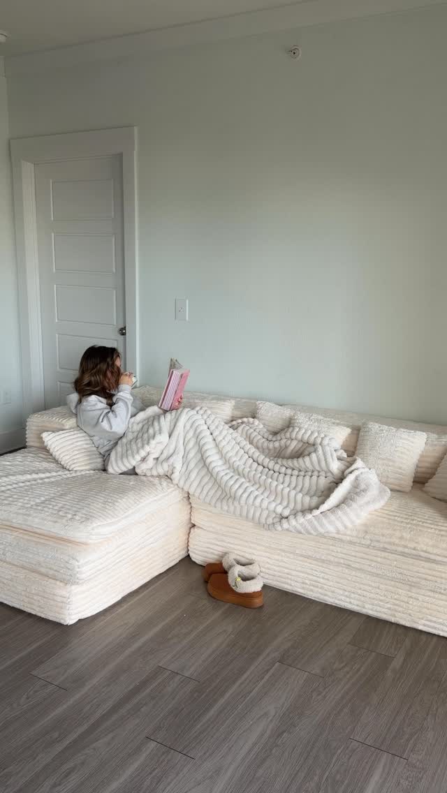 Instagram post by @navidadycocoa for Belffin. Caption reads: [...] our space and we use it every day.....