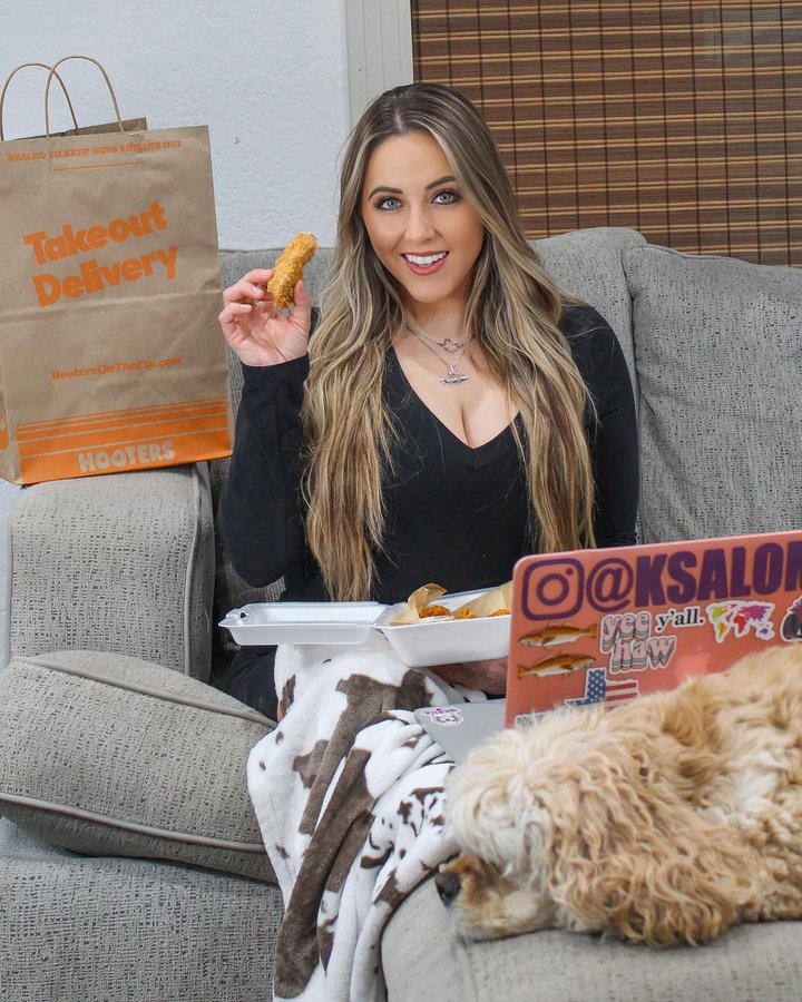 Instagram post by @ksalom for Hooters. Caption reads: [...] I decided to order my favorites from....