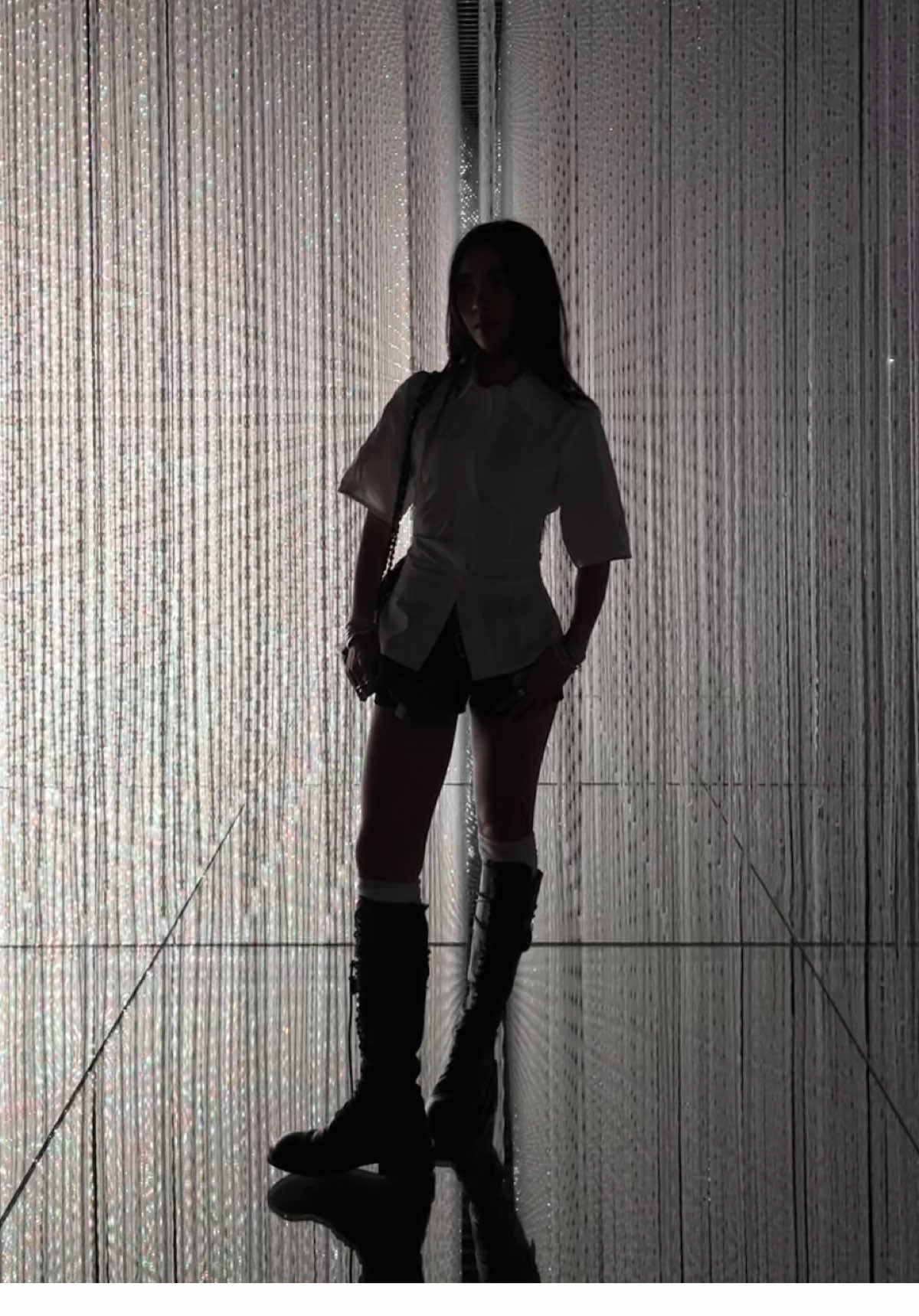 TikTok post by @idaandu_ for VisitSingapore. Caption reads: [...] grateful to #travelwithvisa and....