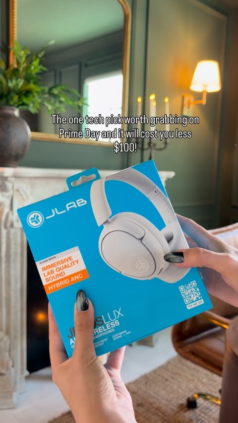 Instagram post by @anniefernnn for JLab. Caption reads: [...] link details to your DMs 🔗 #amazonfinds....