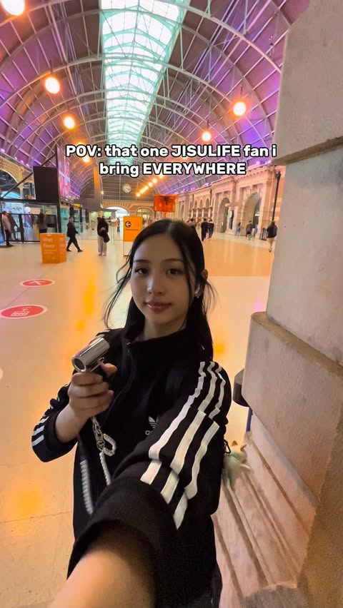 Instagram post by @jacqueline.elle for Jisulife. Caption reads: So cute & portable🥹 @jisulife.official life9....