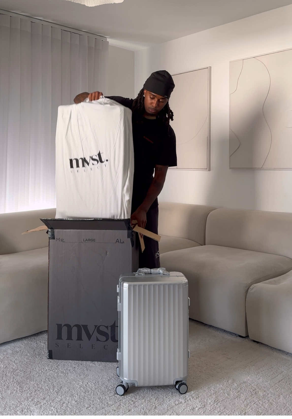 TikTok post by @fintohh4 for Mvst Select. Caption reads: ready 4 holiday ☀️ @MVST  *produits offerts.