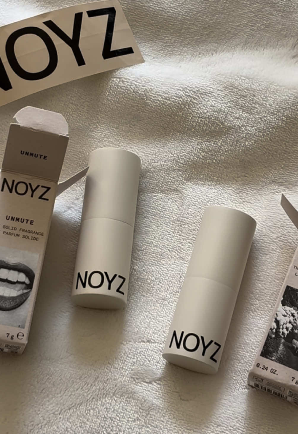 TikTok post by @e.corinne.beauty for NOYZ. Caption reads: [...] can keep them in your purse 😍....