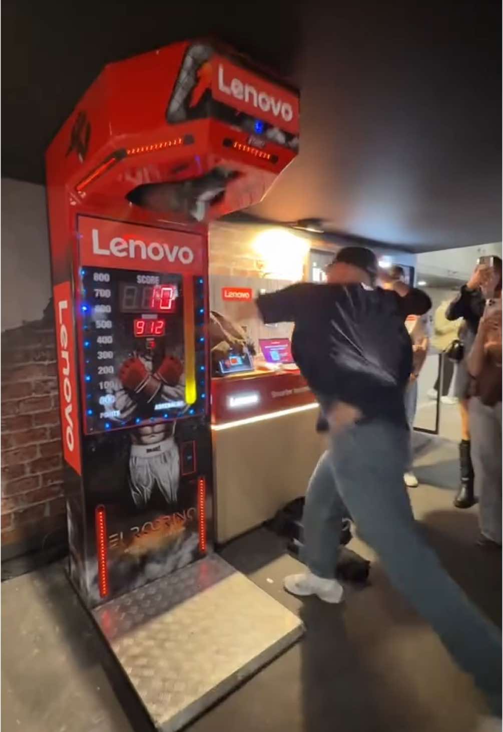 TikTok post by @victormelida for Lenovo. Caption reads: ¿Quién es el más fuerte de todo SCRAPWORLD? Lo....