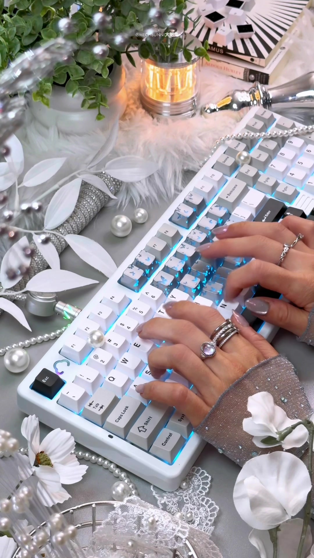 TikTok post by @mechbunni for YUNZII. Caption reads: @YUNZII KEYBOARD AL98 Keyboard ✨ @XVX Channel....