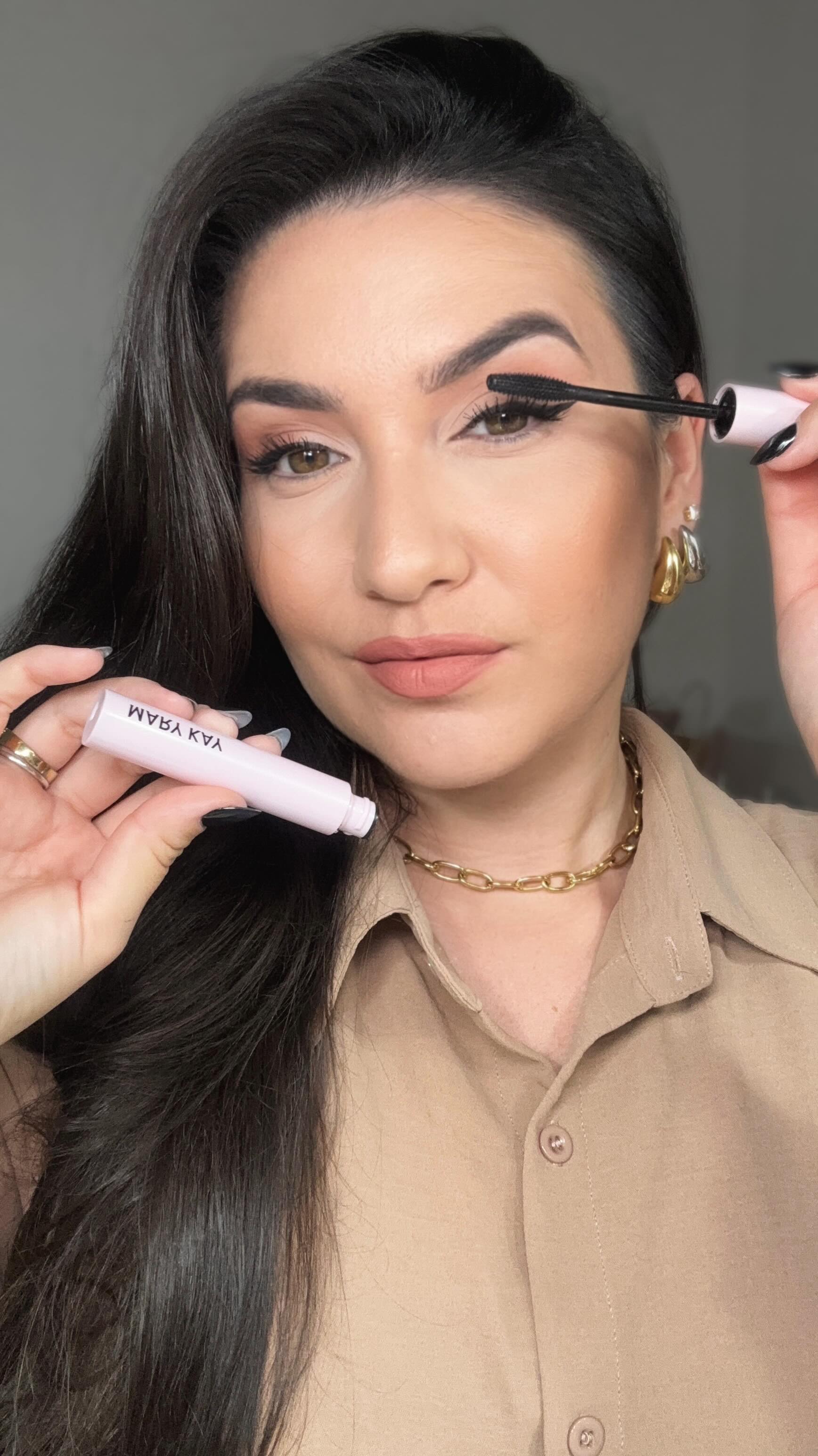Instagram post by @camilamelgar_ for Mary Kay. Caption reads: Testei a nova máscara de cílios superalongadora....