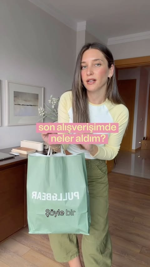 Instagram post by @meltembicerr for Pull&Bear. Caption reads: #reklam 💫 tamamı @pullandbear pembe 7563/307/676....