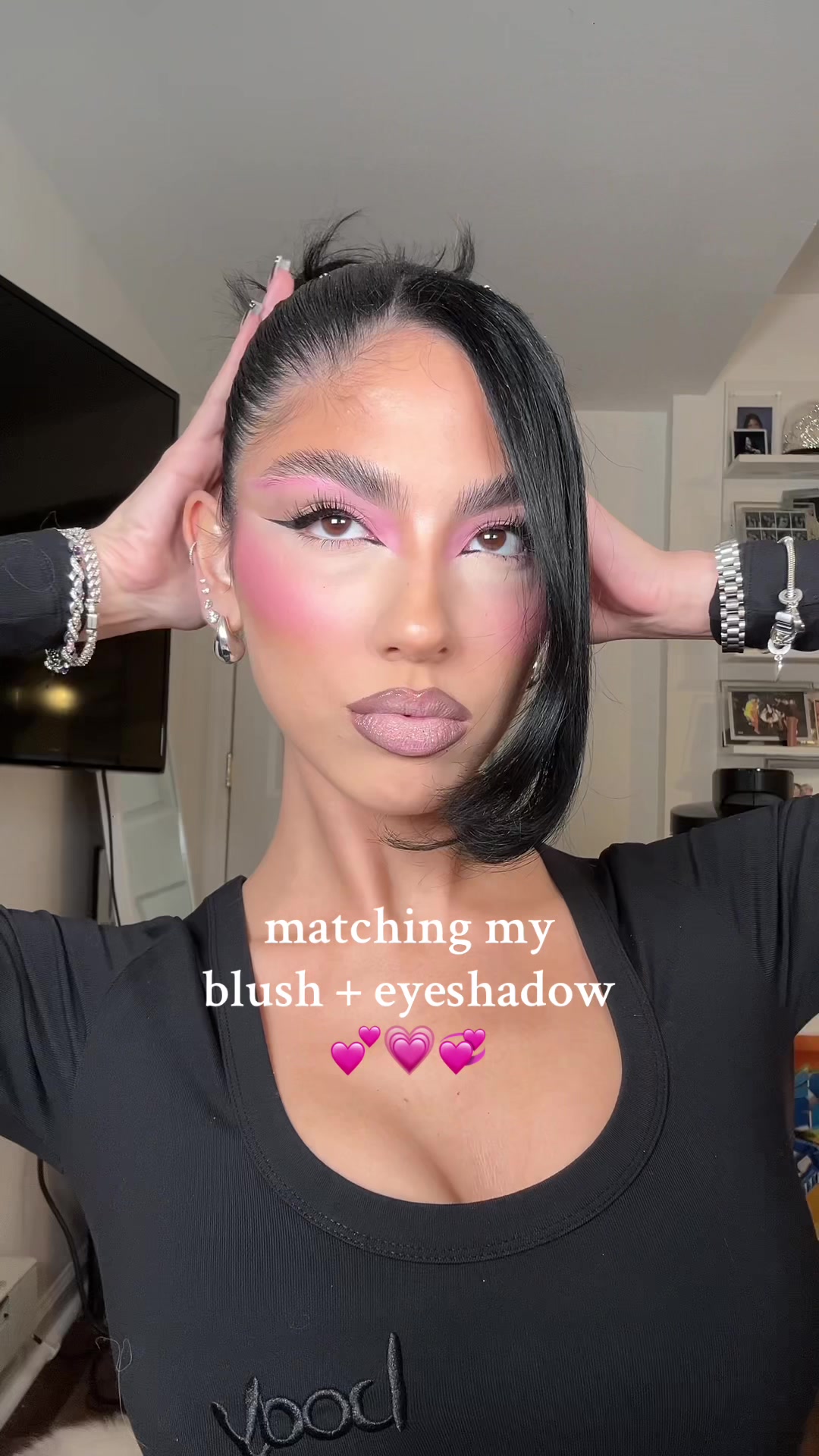 TikTok post by @itziardeclavijo for INGLOT COSMETICS. Caption reads: [...] @Makeup By Mario the neutrals eyeliner....