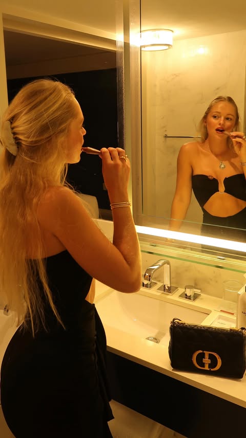 Instagram post by @juliamellort for G4Free. Caption reads: [...] movement and everyday comfort in....