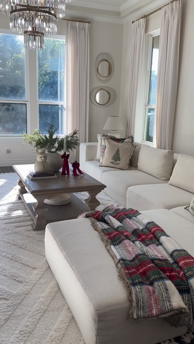 Instagram post by @interiordesignbyjudith for Acanva. Caption reads: [...] Christmas, the star of the show is my....