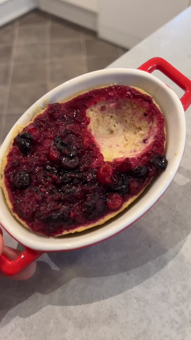 Instagram post by @sophiereidfit for Protein Works. Caption reads: cheesecake style baked oats:

Ik some of you are....