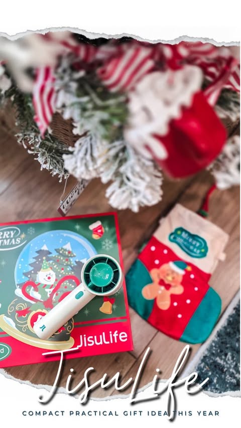 Instagram post by @lexienoelleundem for Jisulife. Caption reads: [...] Maybe. Perfect? Absolutely🎄✨

The JisuLife....