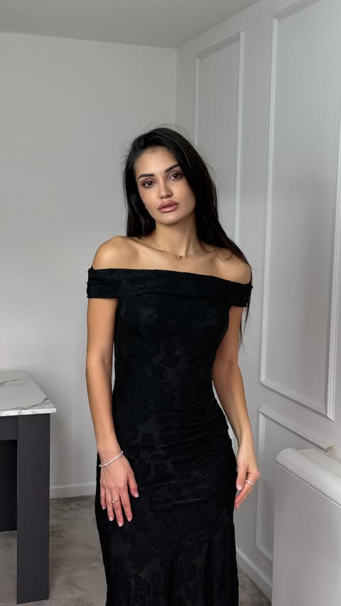 Instagram post by @felicia_blindu for Wolddress. Caption reads: Christmas dress inspo from @wolddress.official 🤍....