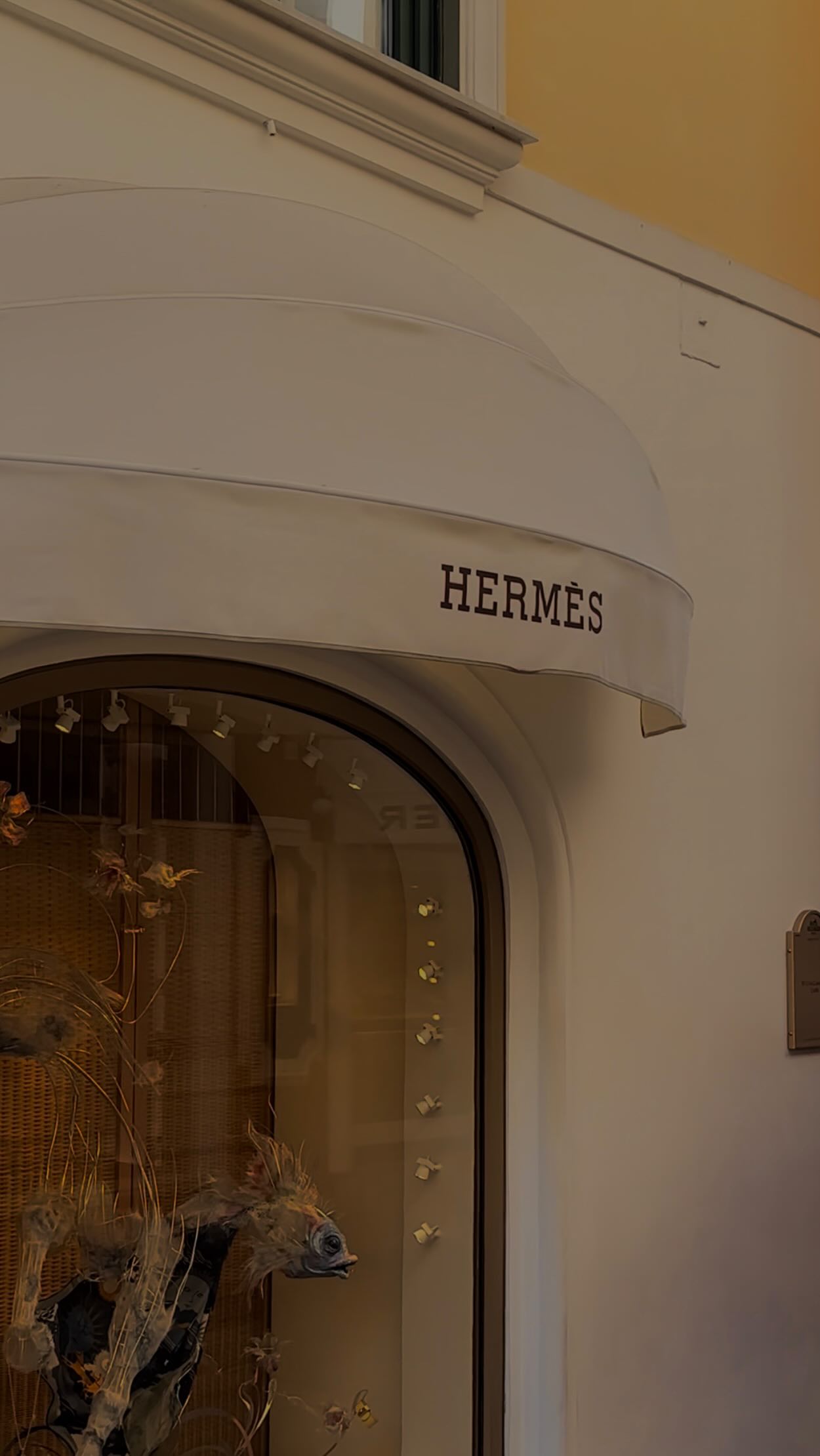 Instagram post by @mr.thecan for Hermès. Caption reads: 3 MİLYON ₺ DEĞERİNDE Kİ HERMES ÇANTAMIZ SİZCE....