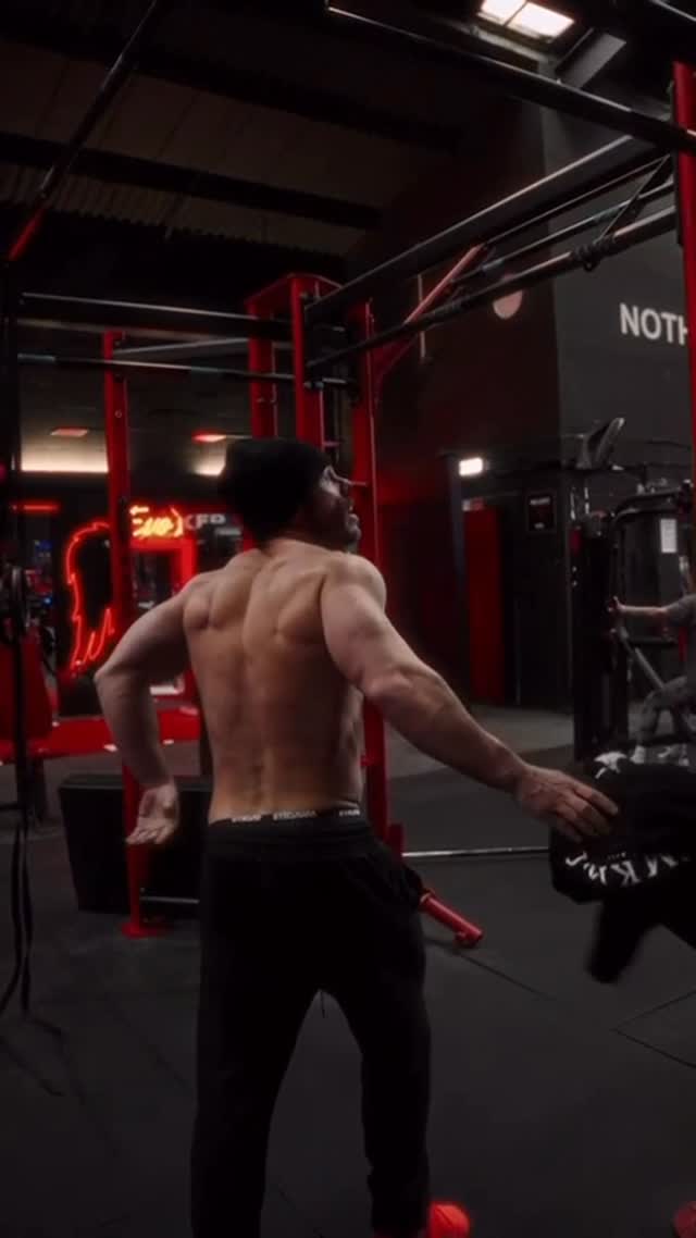 Instagram post by @rossedgley for Gym King. Caption reads: Silverback strength and conditioning 🦍 +…....