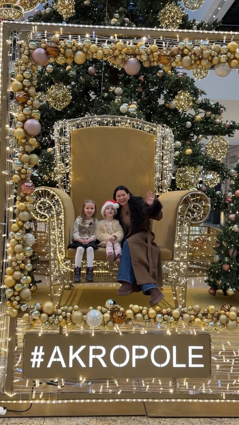 Instagram post by @santaniim for AKROPOLE Latvija. Caption reads: Ziemassvētku gaidīšanas laiks ir sācies un....