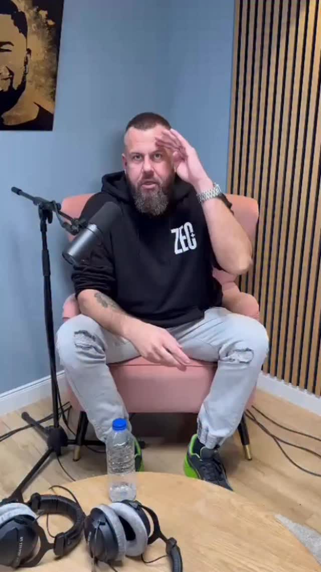 Instagram post by @matthiasclemenszecplus for Zec+ Ladies. Caption reads: So ist die Eiweiß Szene wirklich. 👀

Realtalk von....