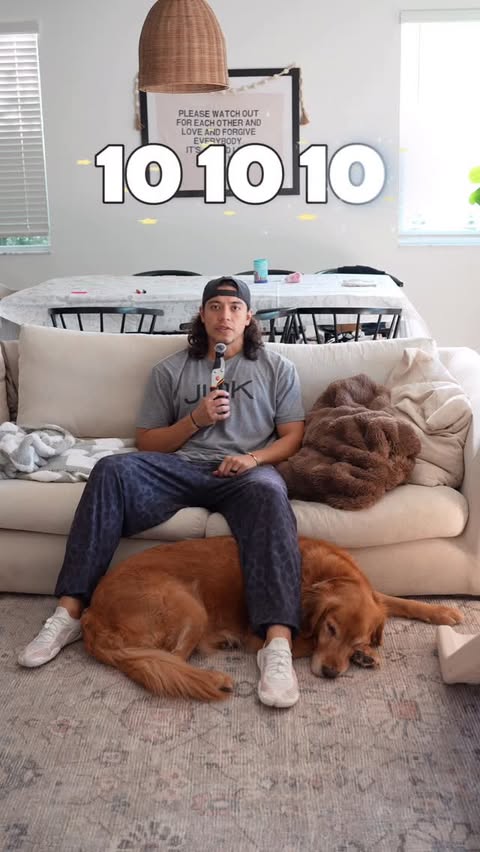 Instagram post by @coachjohnnoel for VIVOBAREFOOT. Caption reads: “10, 10, 10s”

10 jumping jacks 
10 step back....