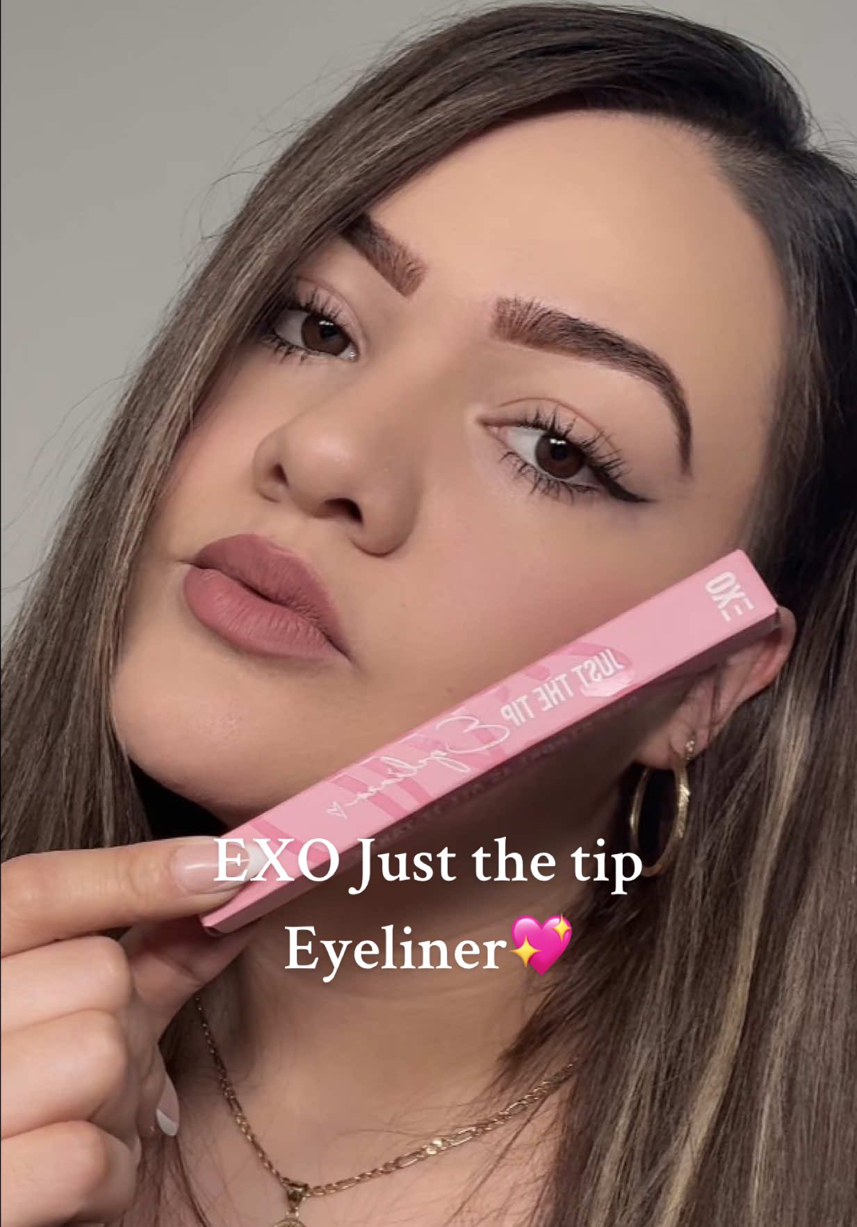 TikTok post by @marycruz_glam for EXO Cosmetics. Caption reads: [...] #eyeliner #makeuptips #makeuphacks @EXO....
