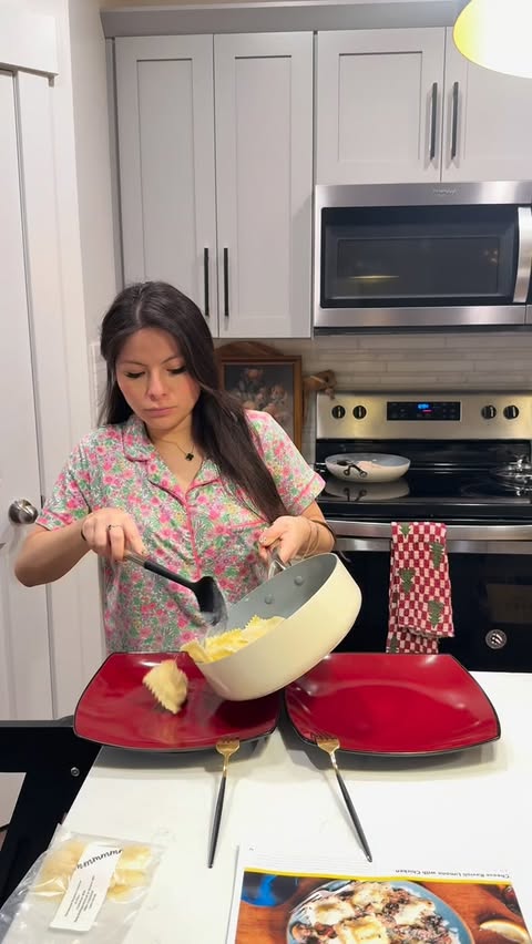 Instagram post by @latinafashionstyle for Marley Spoon. Caption reads: This is your sign to try @marleyspoon you won’t....