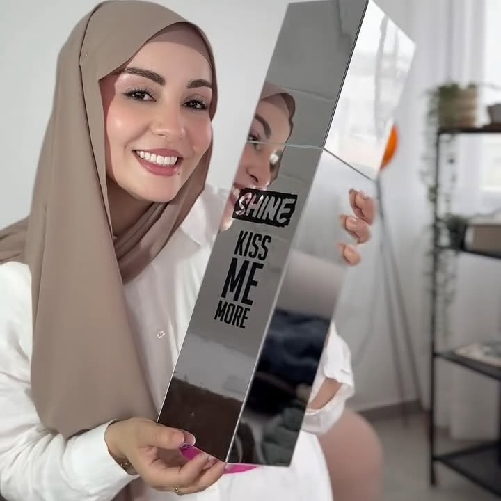 Instagram post by @shaymaafatih for Flormar. Caption reads: Quel est votre meilleur souvenir d’enfance ?....