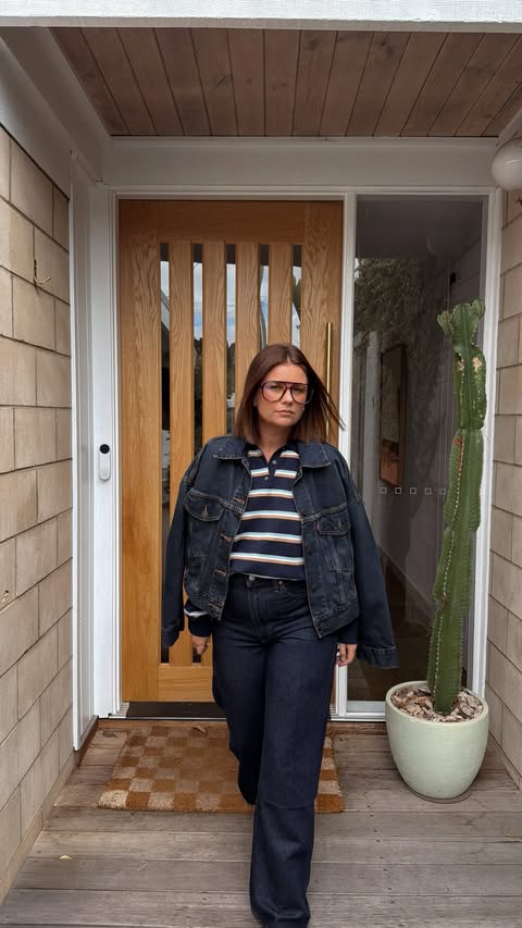 Instagram post by @emkellywears for Levi's. Caption reads: The perfect pair of dark denim jeans @levis ad....