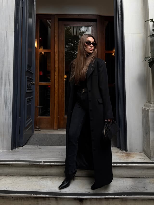 Instagram post by @gizemsaritekin for UGG. Caption reads: Karışık 20 li 🖤
Reklam.