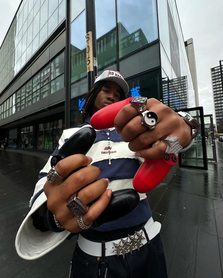 Instagram post by @thatchibbzguy for EME STUDIOS. Caption reads: Game time. @emestudios_ . . . #collab #emestudios....