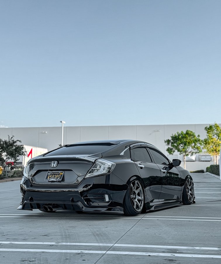 Instagram post by @fc2ethan for Lasfit. Caption reads: 🖤 . . Sponsors: @icy.tails @grsprayz....