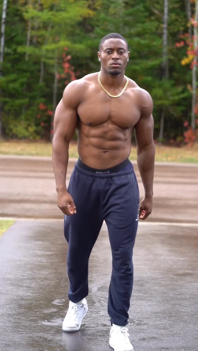 Instagram post by @vassia_fit for Jed North. Caption reads: The fall 🍁vibe 
.
.
.
.
.
.
.
.
#explore....