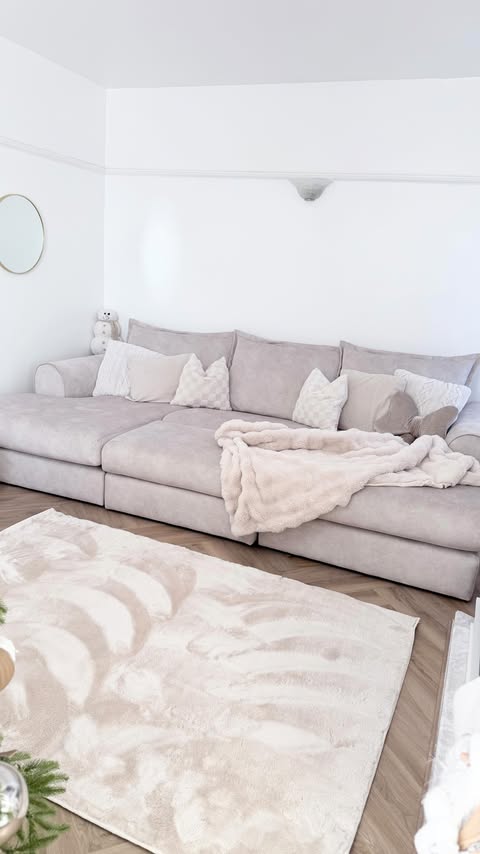 Instagram post by @homebyellesse for Trendcarpet. Caption reads: [...] ✨

This post is in collaboration with....