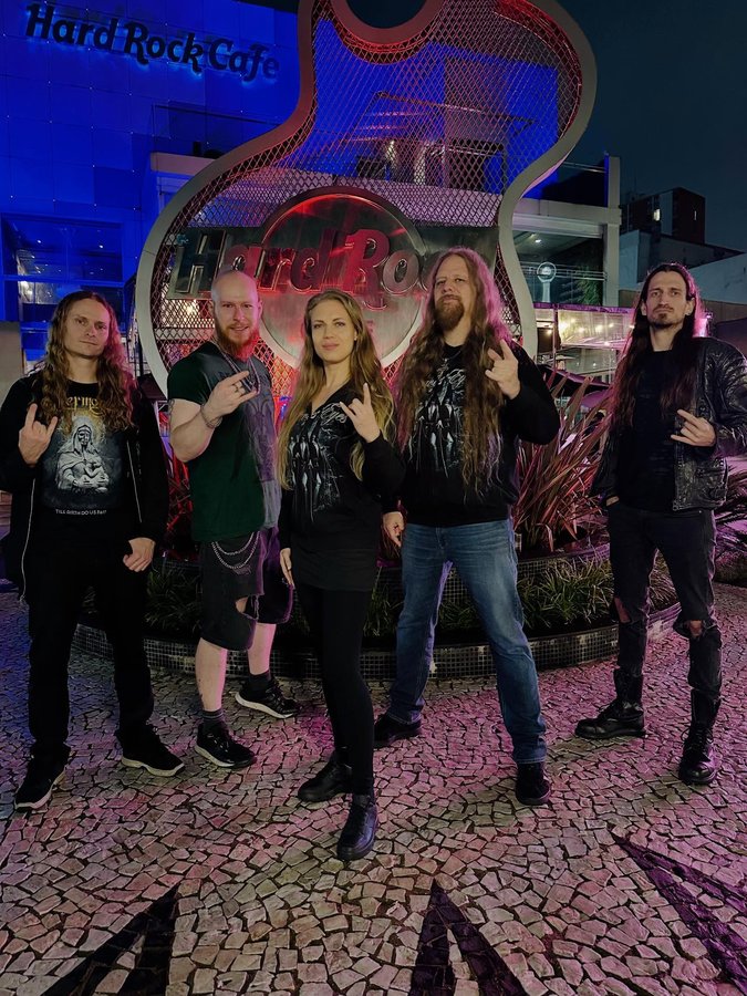 Instagram post by @elinasiirala for Hard Rock Cafe. Caption reads: Good times at @hrccuritiba - thank you for your....