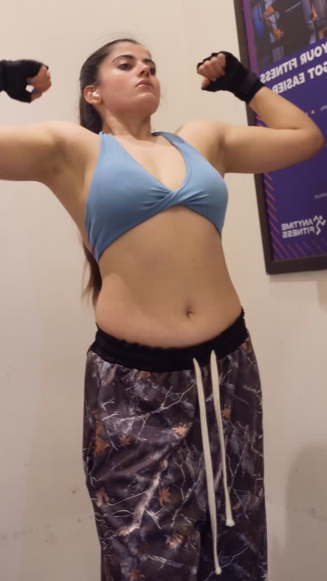 Instagram post by @fitgirl0809 for MuscleBlaze. Caption reads: Scoop. Shake. Shine.
MB protein never disappoints....