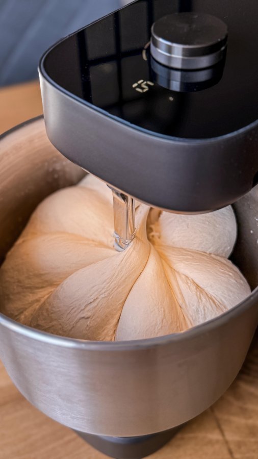 Instagram post by @scottspizzaproject for Ooni. Caption reads: [...] dough? Get yourself the new @oonihq Halo Pro....