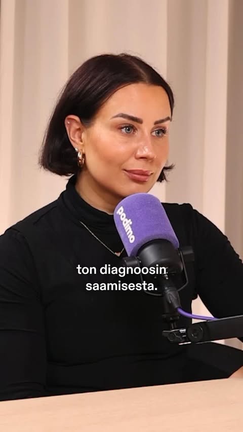 Instagram post by @vappendaali for Podimo FI. Caption reads: Mainos/oma podi @podimo_fi 
Valo Pimiässä podin....