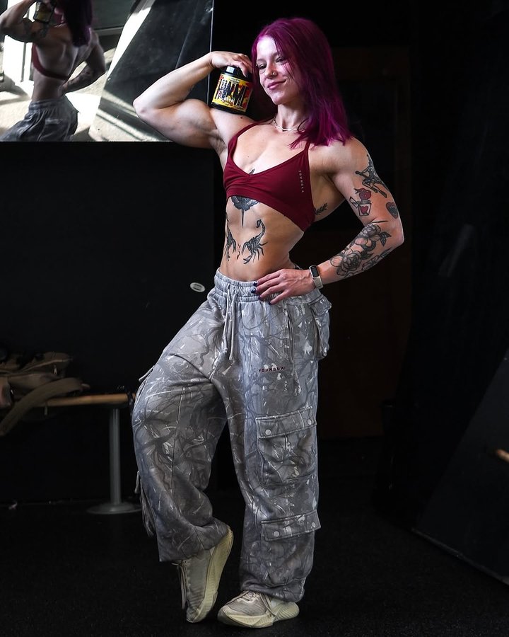 Instagram post by @fitbycharlotte_ for Axe & Sledge Demo Crew. Caption reads: Officially a #HWMF ⚒️

I am so stoked to announce....