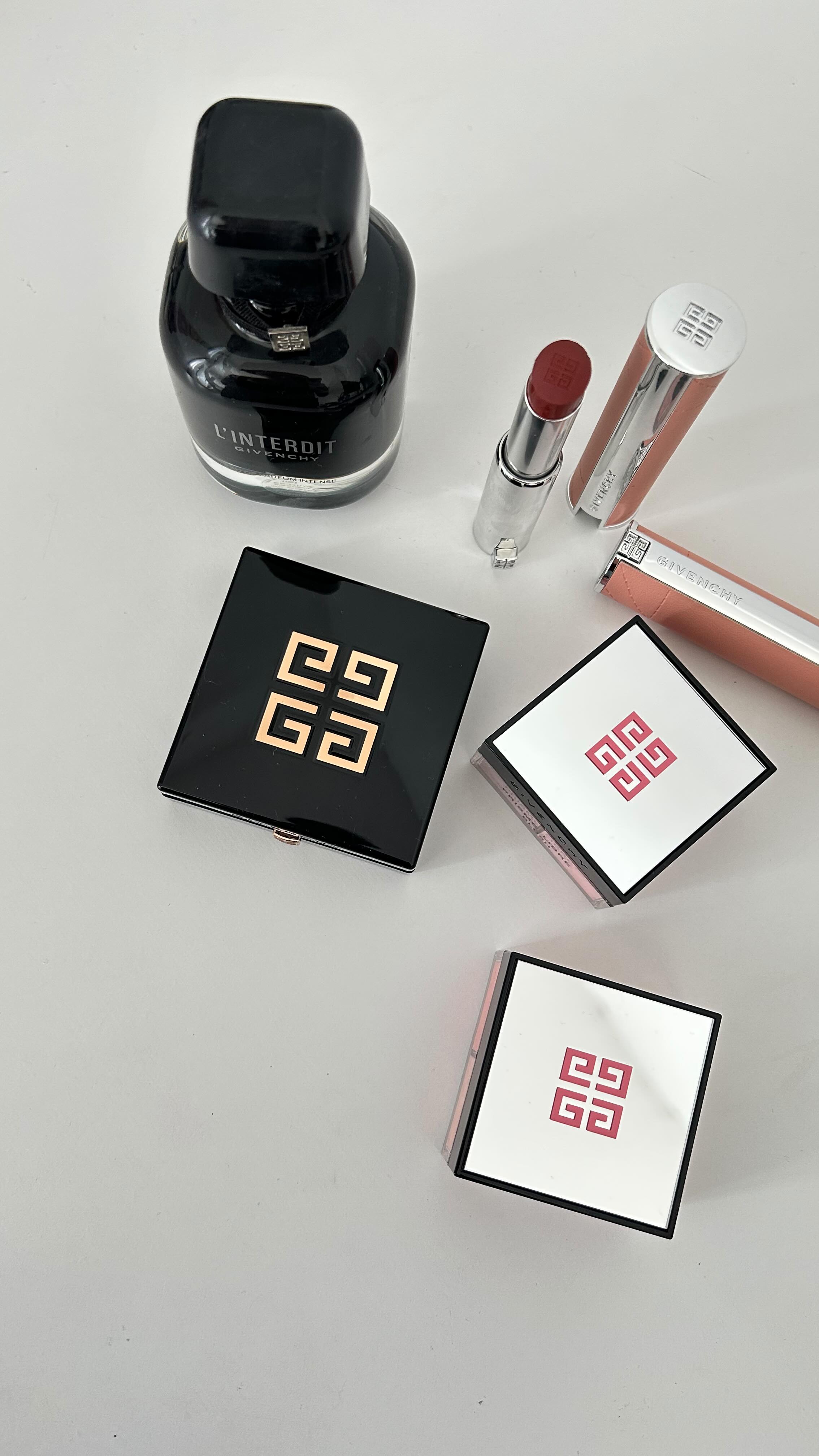 Instagram post by @soukaina.souuki for Givenchy Beauty. Caption reads: Hello !! 🤎🖤✨🪞

PRISME LIBRE BRONZING POWDER....
