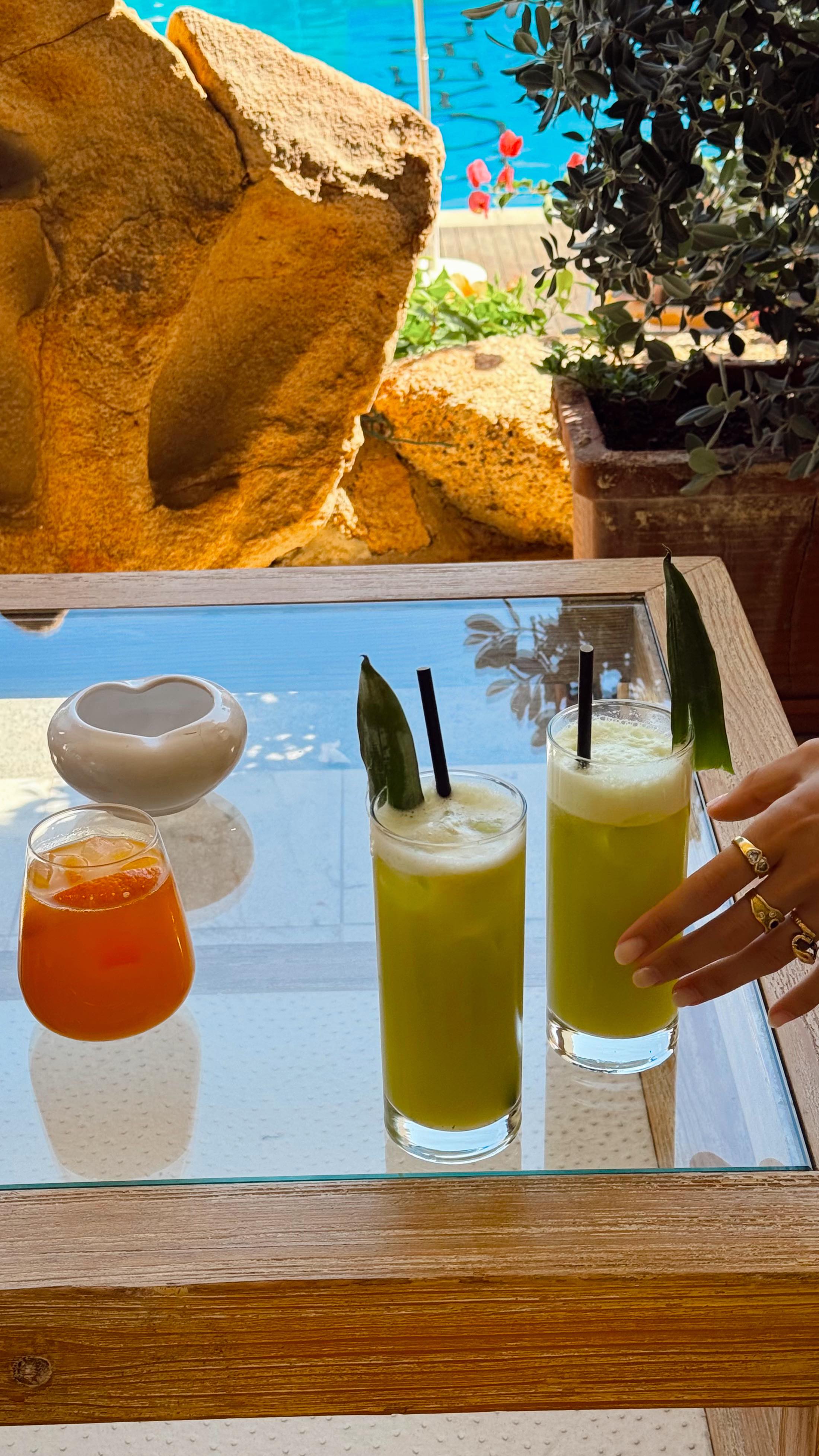 Instagram post by @smibie for Tezenis. Caption reads: Sardegna giorno due 🏝️
•
Recap:
• costume....