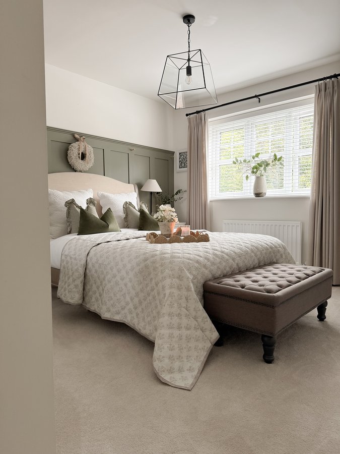 Instagram post by @insideourcheltenham_ for Soak & Sleep. Caption reads: My new floral bedspread from @soakandsleep goes....