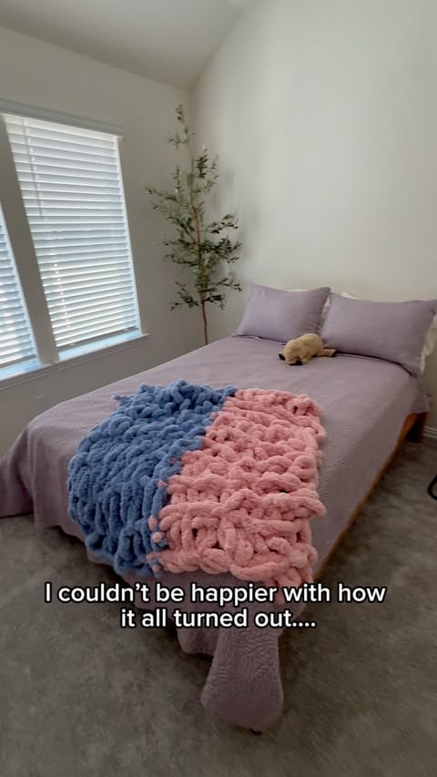 Instagram post by @offical_sinemerdem for FlexiSpot. Caption reads: [...] transformed my room. Check out the FlexiSpot....