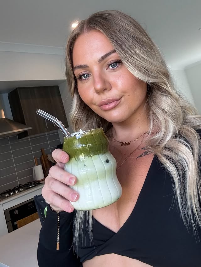 Instagram post by @_veeeee____ for Tropeaka. Caption reads: [...] a morning Matcha with me 🍵🧖🏼‍♀️ @tropeaka....