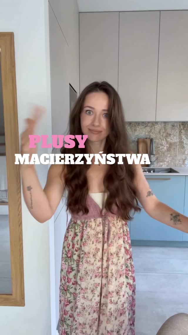 Instagram post by @mindofbrunette for Kinetic Sand. Caption reads: [reklama]    Piasek od @kineticsand jest nie....