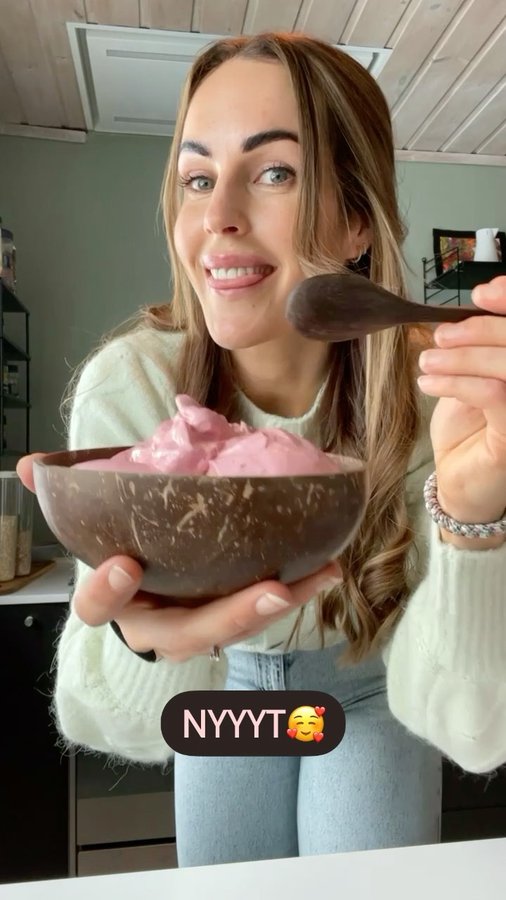 Instagram post by @narten86 for Bodylab. Caption reads: Proteinfluff🍒😋.