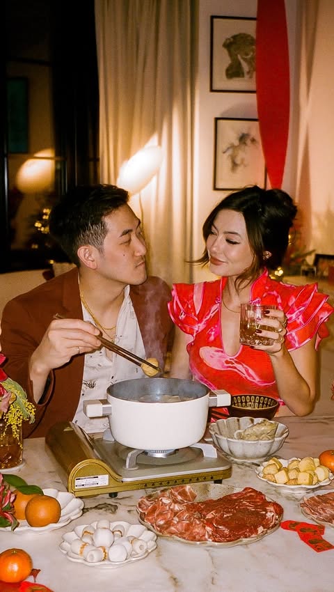 Instagram post by @nom_life for Chase. Caption reads: [...] at home is back in season ❄️ With our @Chase....