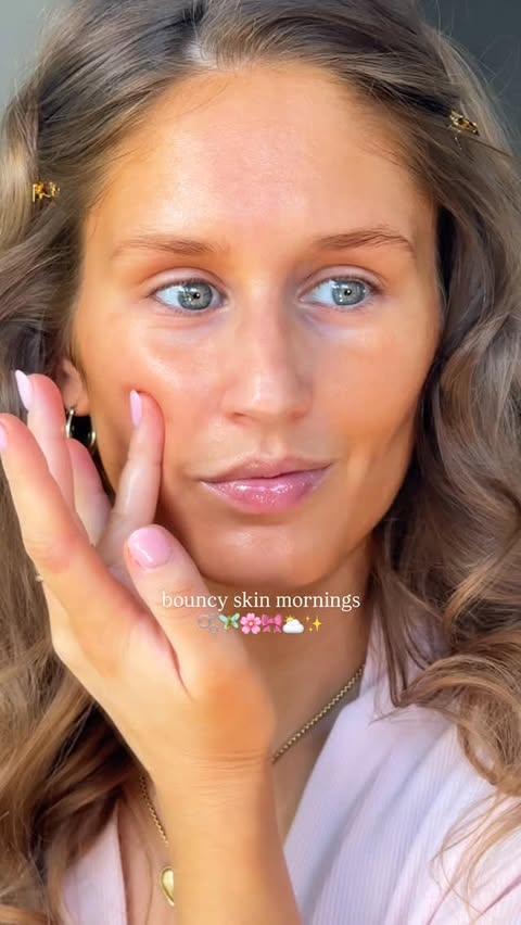 Instagram post by @byemmaleah for Clinique. Caption reads: [...] with the ultimate bouncy skin duo from....
