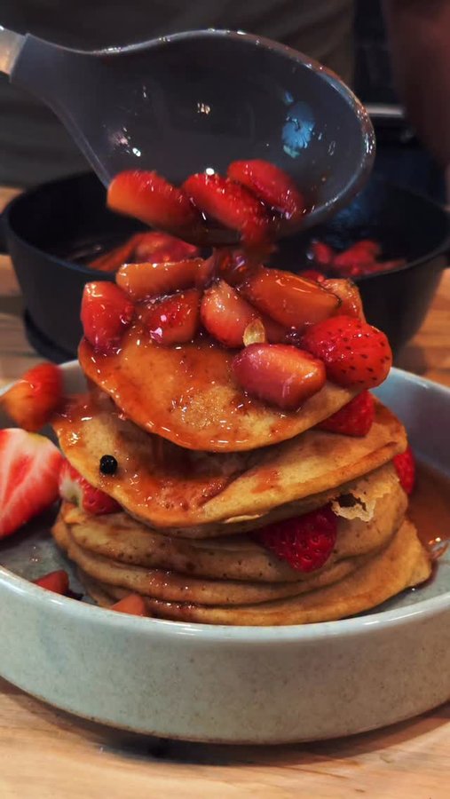 Instagram post by @jonkung for Oishii. Caption reads: I made protein pancakes this week with....