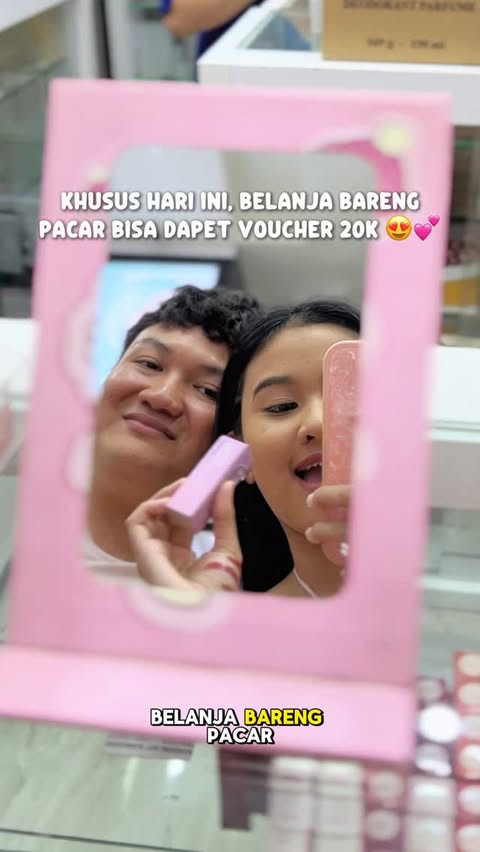 Instagram post by @vaniasomanatta for AZARINE. Caption reads: [...] ayang shopping date, beli produknya....