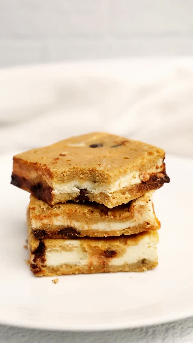 Instagram post by @olivia.wyles for Keto Chow. Caption reads: Toffee Cheesecake Brownies 🍪

#ad This cheesecake....