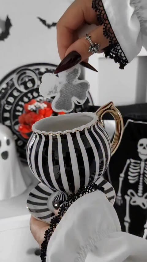 Instagram post by @_mystic_moon_witch for REGALROSE.com. Caption reads: 𝔏𝔦𝔤𝔥𝔱 𝔞 𝔠𝔞𝔫𝔡𝔩𝔢, 𝔠𝔥𝔬𝔬𝔰𝔢 𝔶𝔬𝔲𝔯....